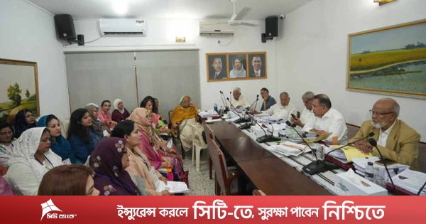 গভীর রাত পর্যন্ত গুলশানে দাপ্তরিক কাজ করলেন প্রধানমন্ত্রী