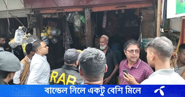 বরিশালে তেল মজুদ করার অপরাধে ২ ব্যবসায়ীকে জরিমানা