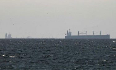 অবরোধ না তুললে বন্ধই থাকবে হরমুজ প্রণালি : হুঁশিয়ারি ইরানের