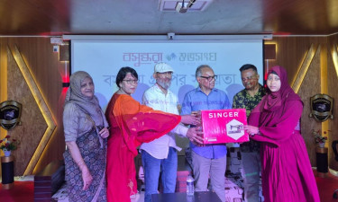 বসুন্ধরা শুভসংঘের দেওয়া সেলাই মেশিনে বদলাবে নারীর ভাগ্য