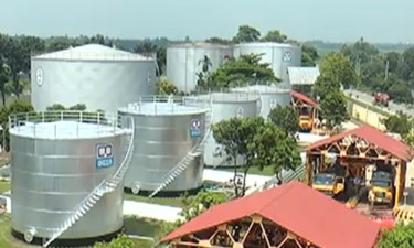 ভারত থেকে দিনাজপুরে এসে পৌঁছেছে আরো ৫ হাজার টন তেল