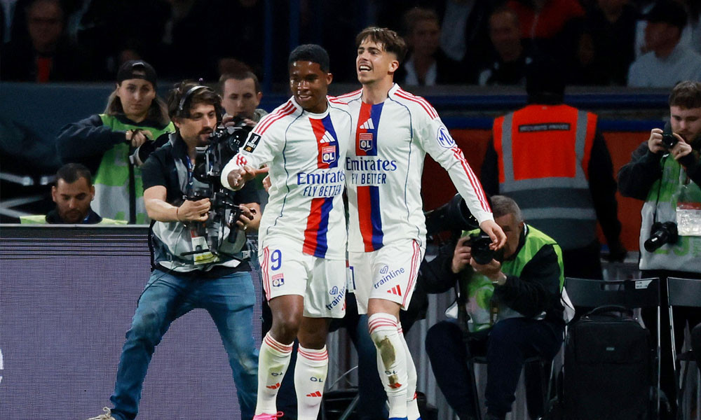 এনদ্রিক-জাদুতে পিএসজিকে হারাল লিওঁ