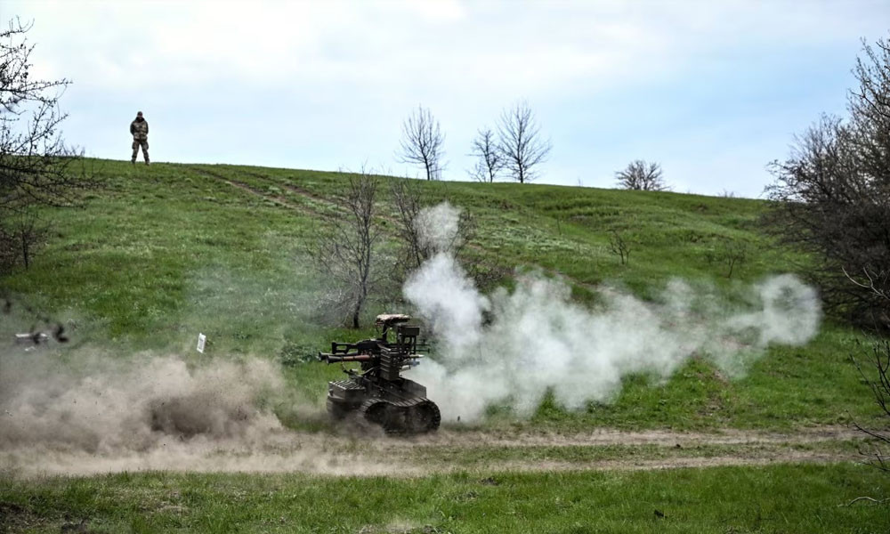 মানব সৈন্যের বদলে যুদ্ধক্ষেত্রে রোবট পাঠাচ্ছে ইউক্রেন