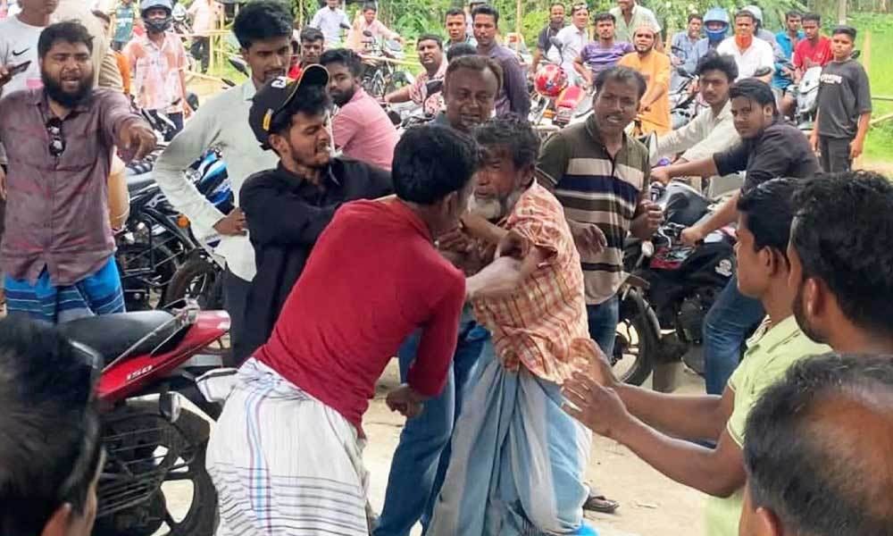 ফিলিং স্টেশনে লাইনে দাঁড়ানো নিয়ে হাতাহাতি, ভিডিও ভাইরাল