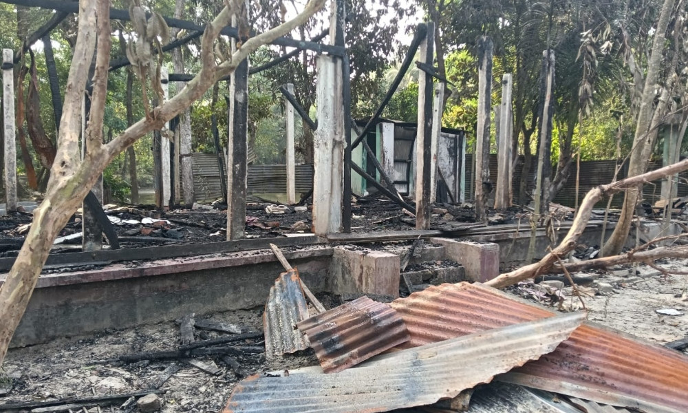 কুমিল্লায় মাদকের টাকা না পেয়ে ঘরে আগুন