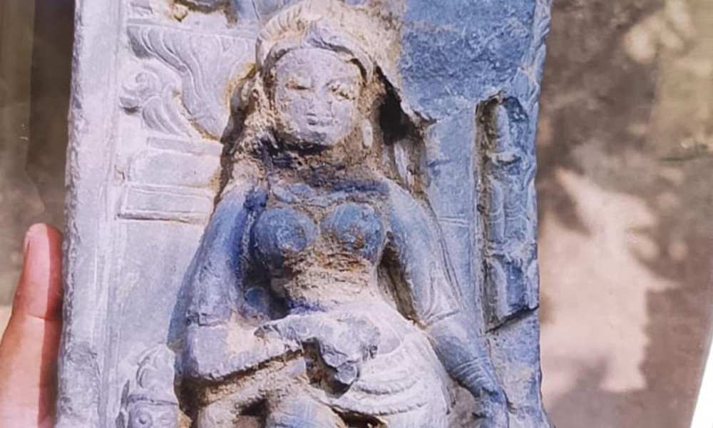 মান্দায় পুকুর খননের সময় মূর্তি উদ্ধার