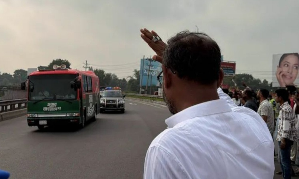 টাঙ্গাইলের পথে পথে প্রধানমন্ত্রীকে অভ্যর্থনা