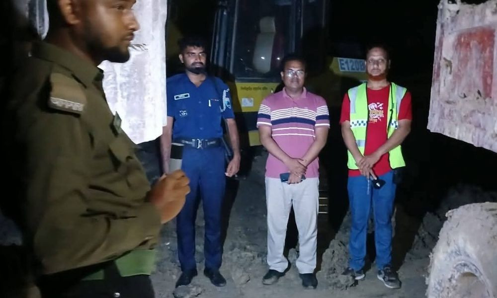 লালপুরে অবৈধভাবে মাটি কাটায় ভ্রাম্যমাণ আদালতের অভিযান, জরিমানা