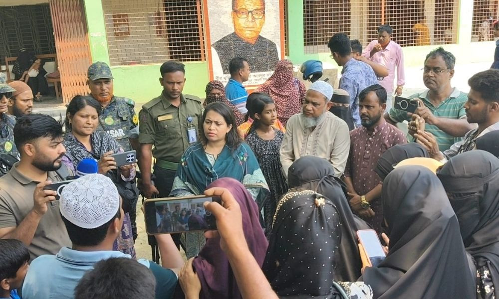 রাত পোহালেই এসএসসি পরীক্ষা, তবে শিক্ষার্থীদের প্রবেশপত্র না দিয়ে টাকা নিয়ে উধাও শিক্ষক