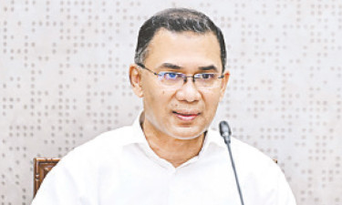 জ্বালানি তেলের সর্বশেষ পরিস্থিতি প্রধানমন্ত্রীকে জানালেন মন্ত্রী-প্রতিমন্ত্রী