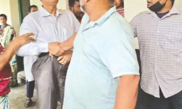 রায়পুরায় ‘মব’ সৃষ্টি করে অধ্যক্ষের ওপর হামলা