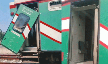 ট্রেনের সঙ্গে মাছবোঝাই ট্রাকের ধাক্কা, ১০ বগি ক্ষতিগ্রস্ত