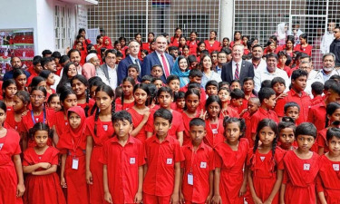 ‘সুরভি স্কুল’ পরিদর্শনে মার্কিন বিশেষ দূত, শিশু কল্যাণে সহযোগিতার আশ্বাস