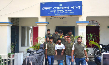 পাবনায় বিদেশি অস্ত্র-গুলিসহ যুবক গ্রেপ্তার