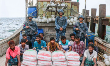 টেকনাফে সিমেন্টভর্তি নৌকাসহ আটক ১১