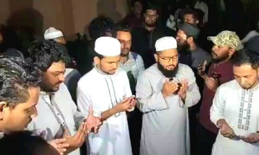 দোয়া নিতে হাটহাজারী মাদরাসায় এনসিপির মুখপাত্র আসিফ মাহমুদ