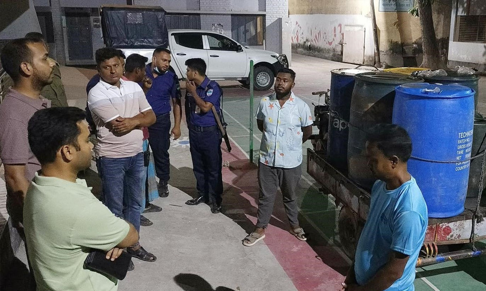 সারের দোকানে মিলল হাজার লিটার জ্বালানি তেল