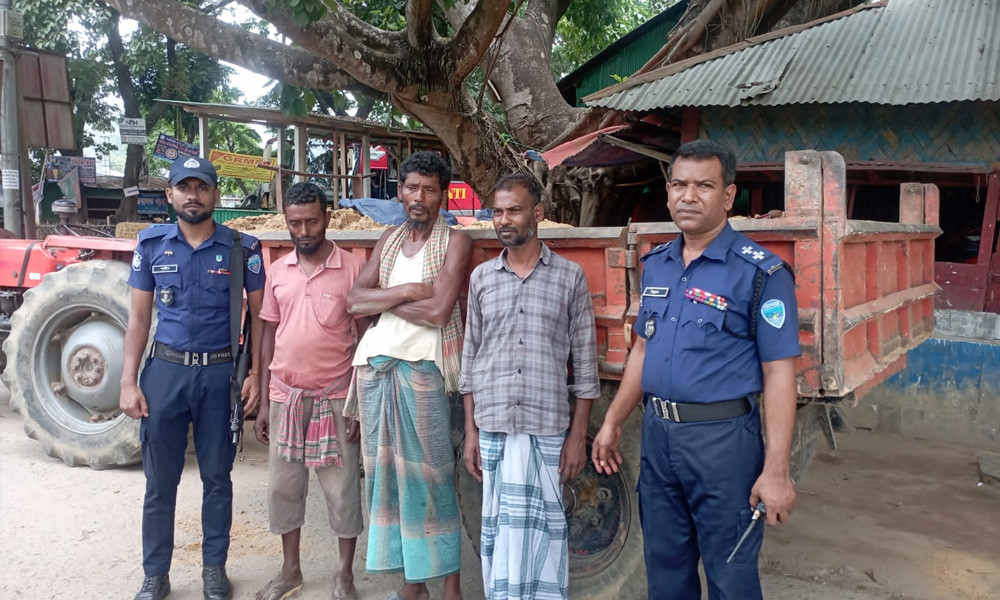 খাগড়াছড়িতে পাহাড় কাটার বিরুদ্ধে সেনাবাহিনীর অভিযান, আটক ৩