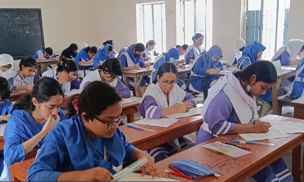 দিনাজপুর বোর্ডে অনুপস্থিত সহস্রাধিক পরীক্ষার্থী, একজন বহিস্কার