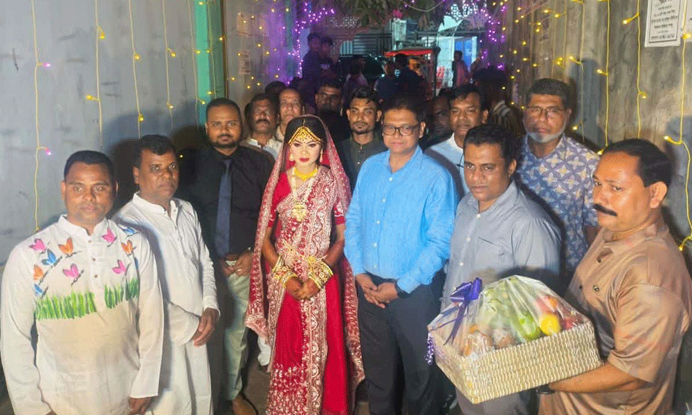 সুইপারের মা-হারা কনের বিয়েতে গাজীপুরের ডিসি