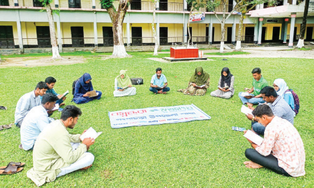 গঙ্গাচড়ায় বইপ্রেমীদের আসর