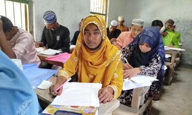 সুবিধাবঞ্চিত দৃষ্টিহীন মিতু : কুড়িগ্রামে শিক্ষানীতির চরম লঙ্ঘন