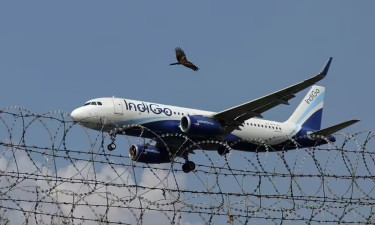 এক বছর ধরে ভারতীয় বিমানে নিষেধাজ্ঞা, ফের বাড়াল পাকিস্তান