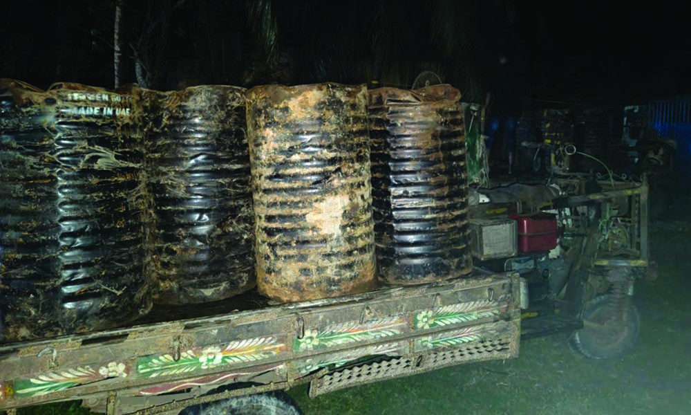 জিয়ানগরে আরো ৭৫ ব্যারেল চোরাই বিটুমিন উদ্ধার