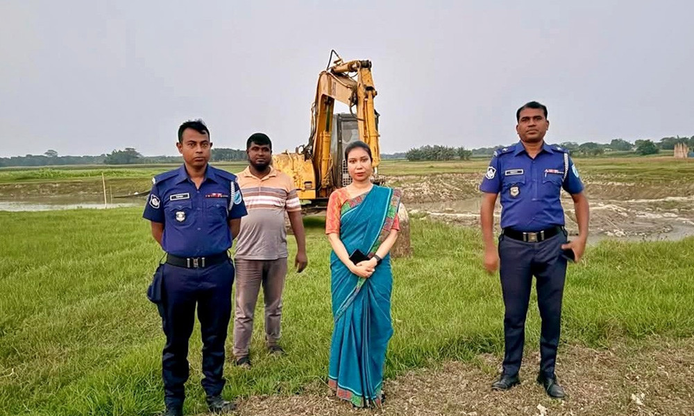 সদরপুরে ফসলি জমির মাটি কাটার অভিযোগে জরিমানা