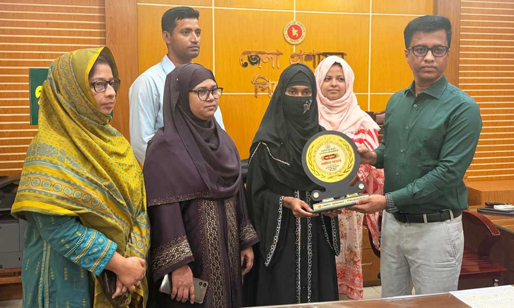 বাল্যবিবাহ ঠেকানো সেই শিক্ষার্থী পেল ‘কন্যা সাহসিকতার’ সম্মাননা স্মারক