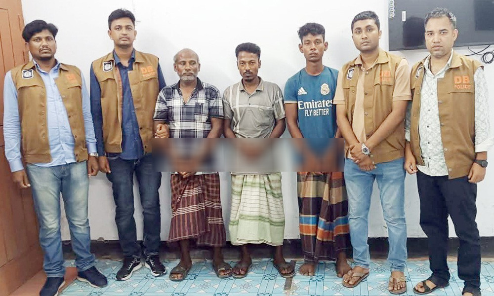 নিয়ামতপুরে একই পরিবারের ৪ জনকে গলা কেটে হত্যা, গ্রেপ্তার ২