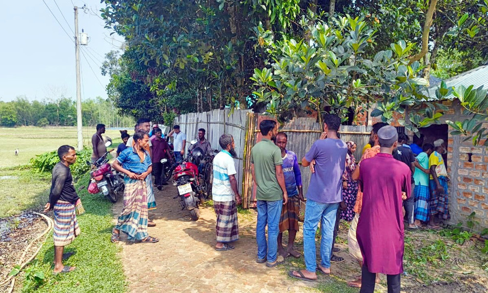 মাদক সেবন করতে দেখে ফেলায় ভাতিজাকে ছুরিকাঘাত, বাঁচাতে গিয়ে নারী নিহত