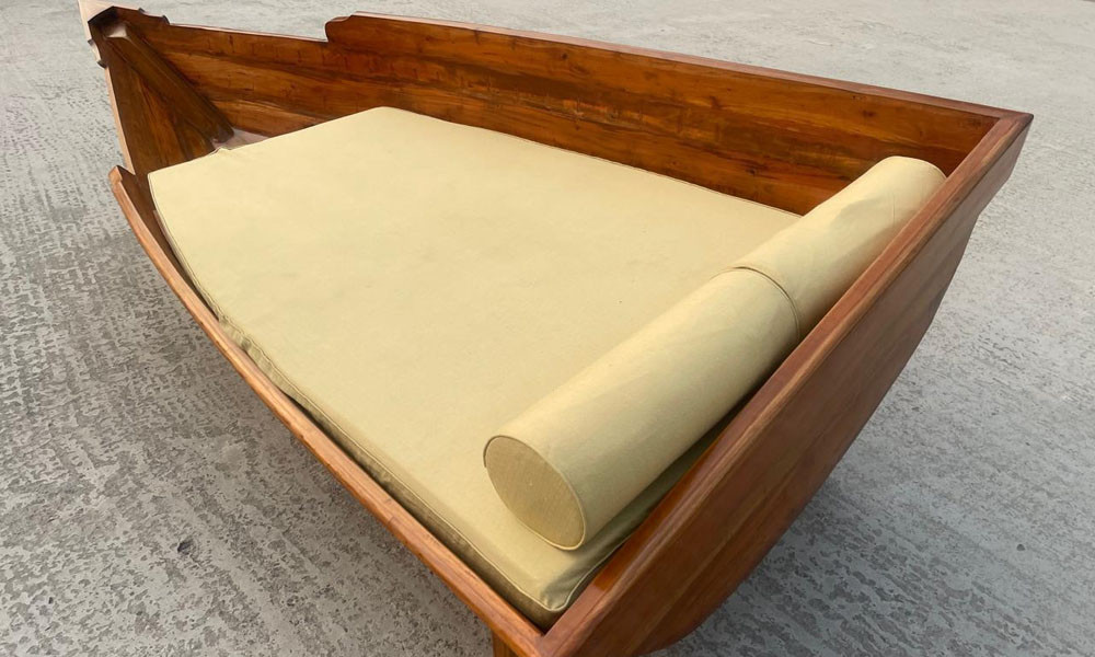 স্পেনের ড্রয়িংরুমে স্বরূপকাঠির নৌকা