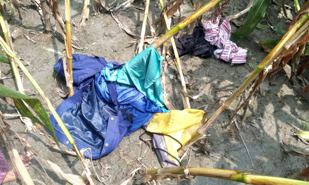 নীলফামারীতে ভুট্টা খেতে মিলল পুলিশের পোশাক-নেমপ্লেট