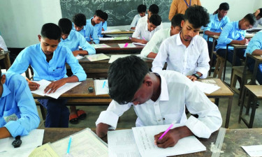 বাম হাতে নিজের ভবিষ্যৎ লিখছে এসএসসি পরীক্ষার্থী নাহিদ