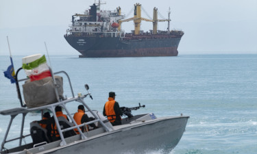 হরমুজে এক দিনে ৩ জাহাজে হামলা