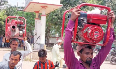 শ্যালো মেশিন নিয়ে ফিলিং স্টেশনে কৃষক, ভিডিও ভাইরাল