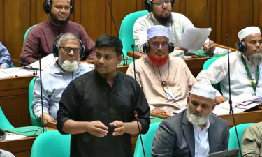 সংসদে সরকারি গাড়ি চাওয়ার ব্যাখ্যা দিলেন হাসনাত