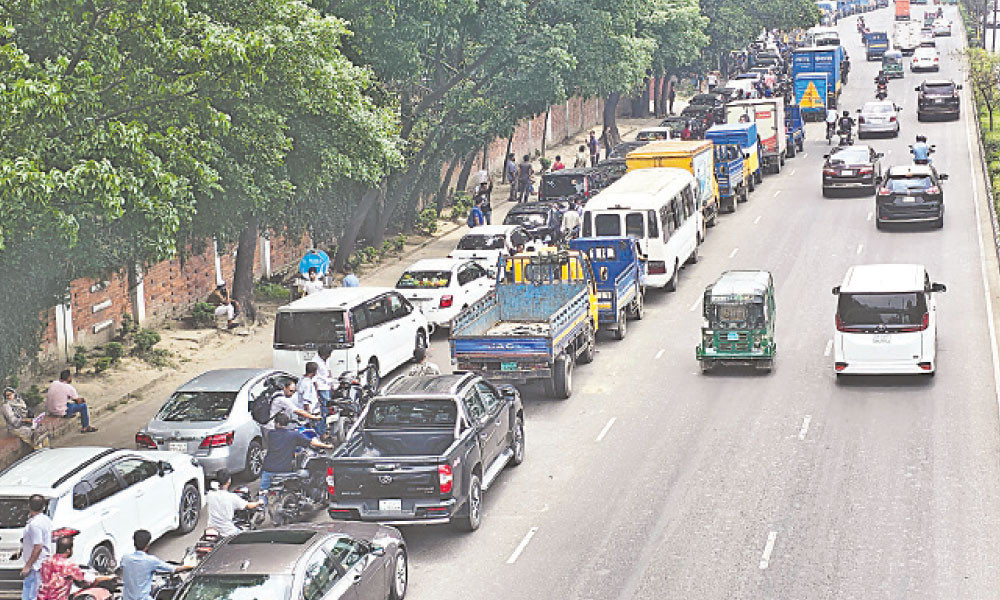 যানবাহনের দীর্ঘ লাইন