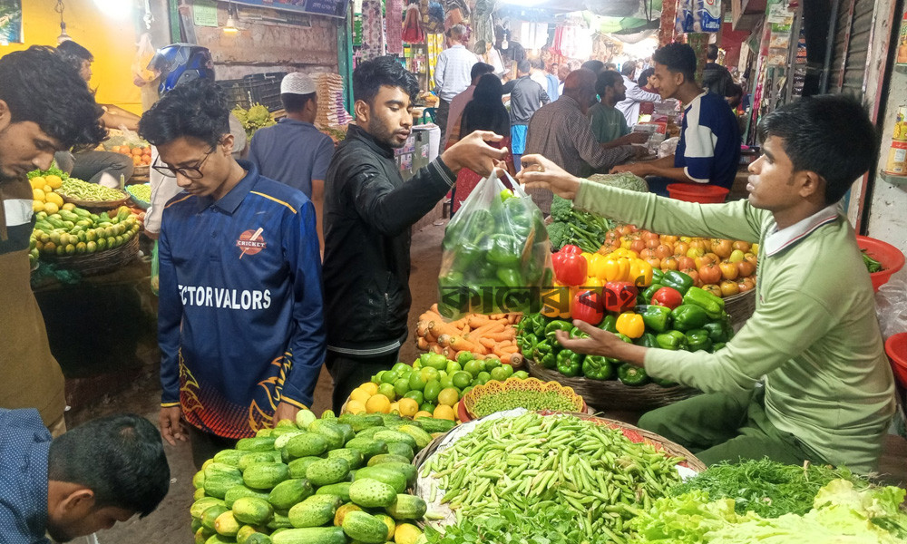 রংপুরে ডিমের দামে ঊর্ধ্বগতি, মুরগিতে স্বস্তি