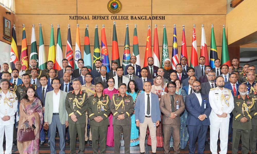 সফলভাবে ক্যাপস্টোন কোর্স সম্পন্ন করায় সেনাপ্রধানের অভিনন্দন