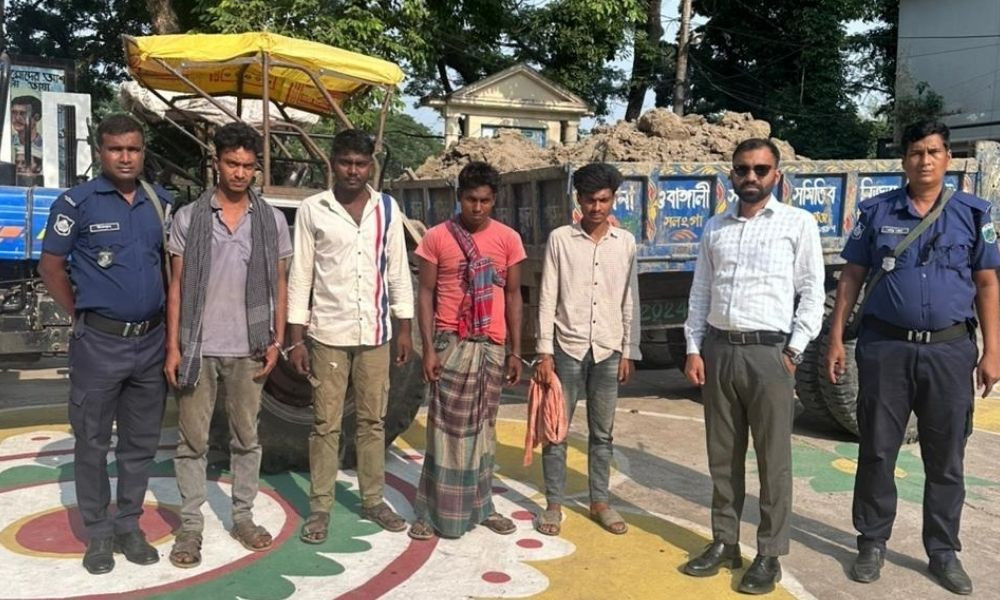 তাড়াশে কৃষি জমির উপরিভাগের মাটি কেটে বিক্রি, ৪ জনের কারাদণ্ড