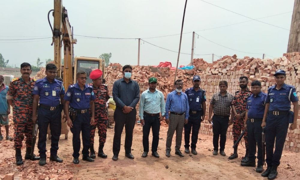 ঘাটাইলে ৭ ইটভাটায় অভিযান, ২৩ লাখ টাকা জরিমানা