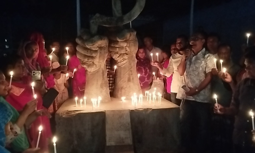 সাভারে রানা প্লাজা ট্র্যাজেডিতে নিহতদের স্মরণে মোমবাতি প্রজ্বালন
