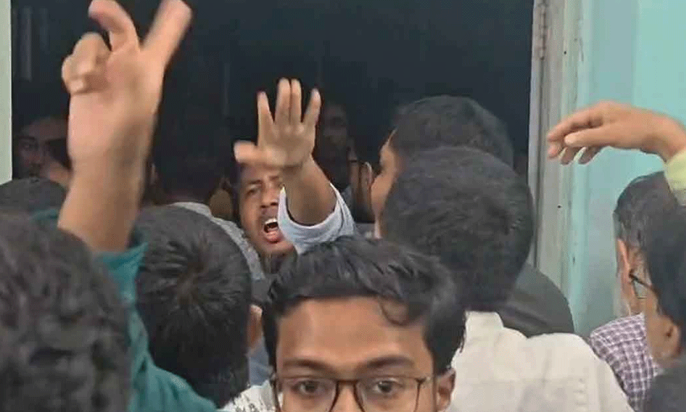 ছাত্রদল-ছাত্রশিবিরের সংঘর্ষে কুমিল্লা রণক্ষেত্র