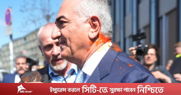 রেজা পাহলভির ওপর ‘লাল তরল’ নিক্ষেপ