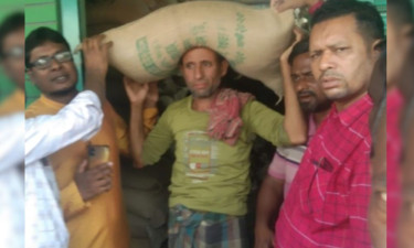 তালতলীতে জেলেদের চাল আত্মসাতের অভিযোগ প্যানেল চেয়ারম্যানের বিরুদ্ধে