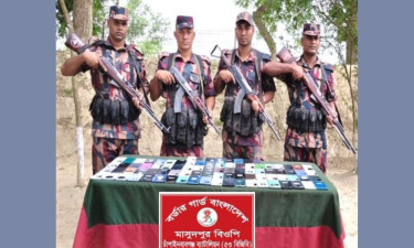 ২৮ লাখ টাকা মূল্যের ভারতীয় স্মার্ট ফোন জব্দ