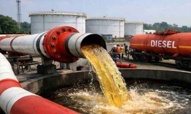 ভারত থেকে তৃতীয় দফায় এলো আরো ৭ হাজার টন ডিজেল