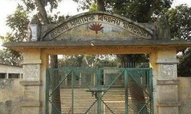 মেহেরপুরে সিসিটিভিতে নকল দেখে এক পরীক্ষার্থীকে বহিষ্কার